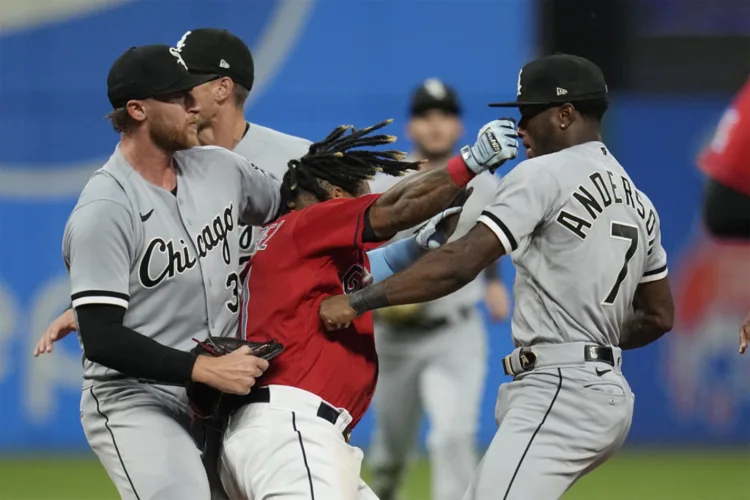 Former White Sox shortstop Anderson announces retirement